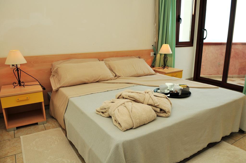 Hotel Castello Budoni Exterior photo